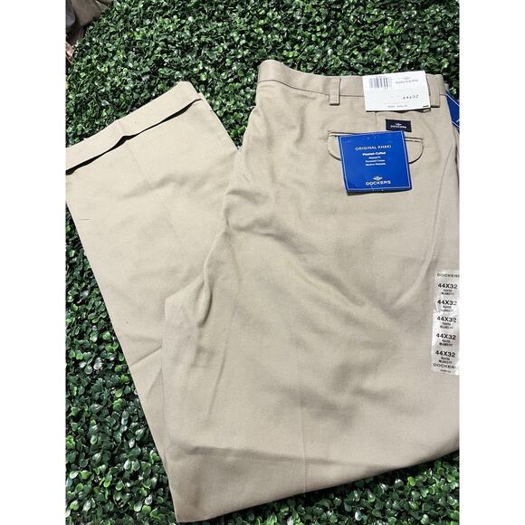 Dockers Men’s Pants 44x32 Original Khaki Relaxed Pleated Cuffed 100% Cotton NWT - Picture 1 of 8